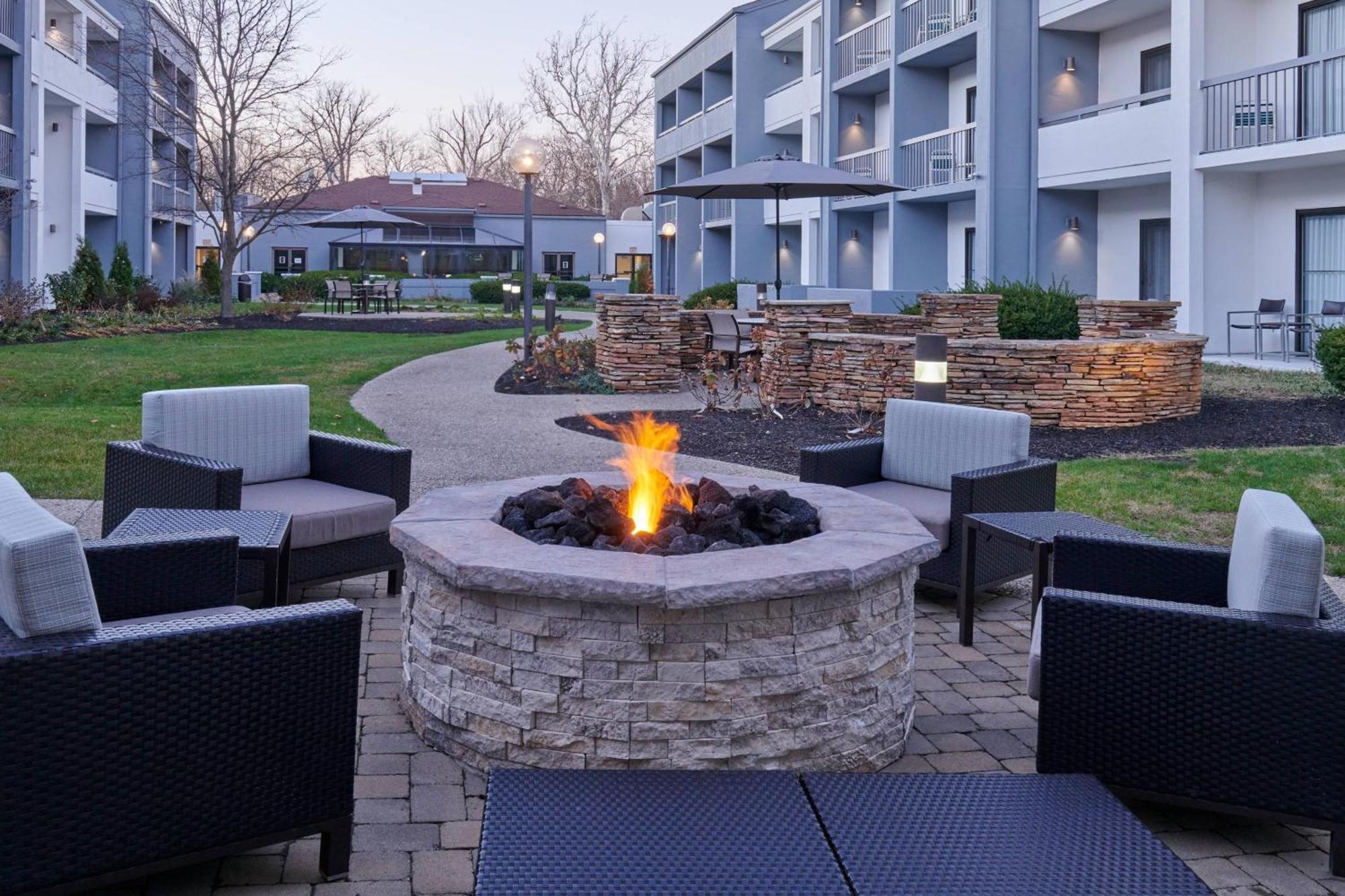 Courtyard By Marriott Indianapolis Castleton Indianápolis Exterior foto